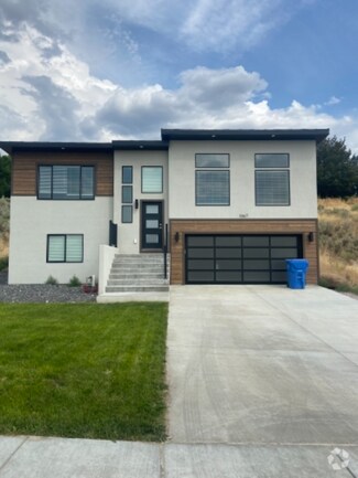 Building Photo - 1467 Surprise Valley Rd