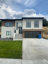 Building Photo - 1467 Surprise Valley Rd