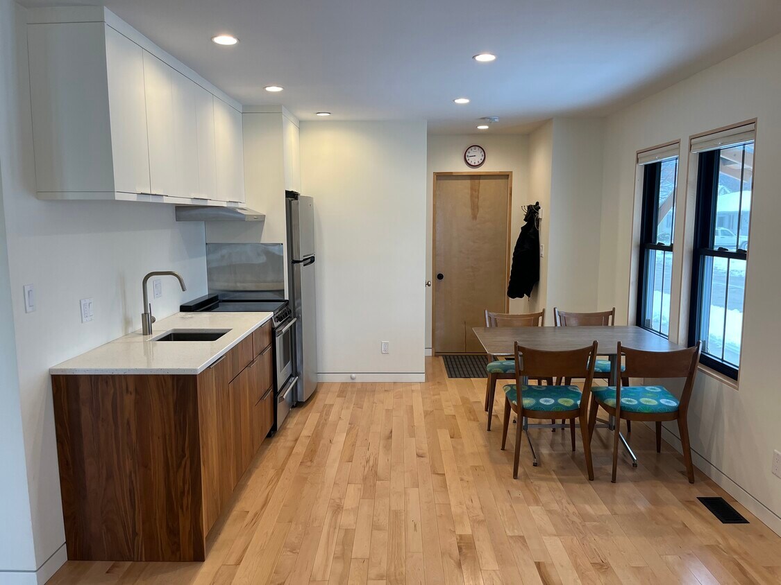 Foto principal - 802 Heivly St