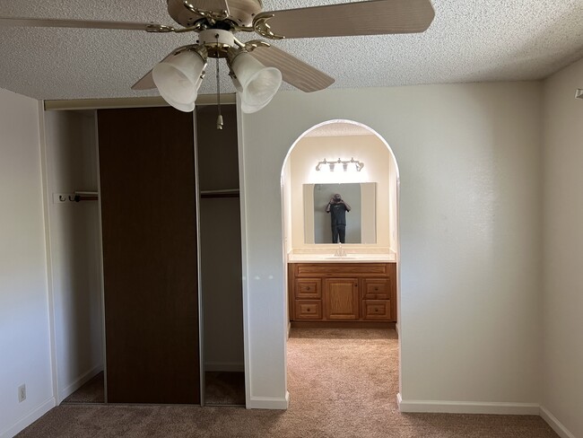 Master bedroom sink and vanity - 733 Rosemary Ct