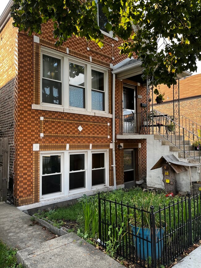 3716 S Winchester Ave Unit B, Chicago, IL 60609 Apartments in Chicago