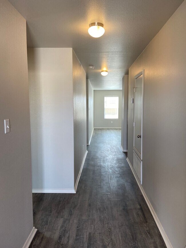 Foto del edificio - *Pre-leasing* Three Bedroom | Two Bath Hom...