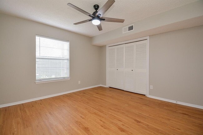 Building Photo - 8299 Kingsbrook Rd