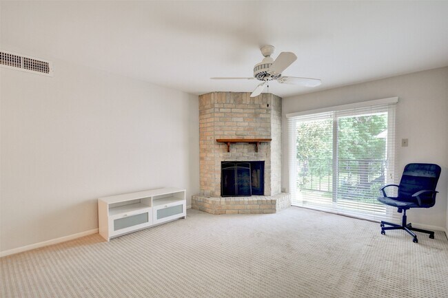 Building Photo - 2800 Jeanetta St