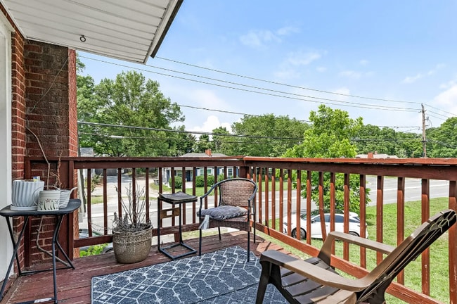 Building Photo - 1102 Ln St