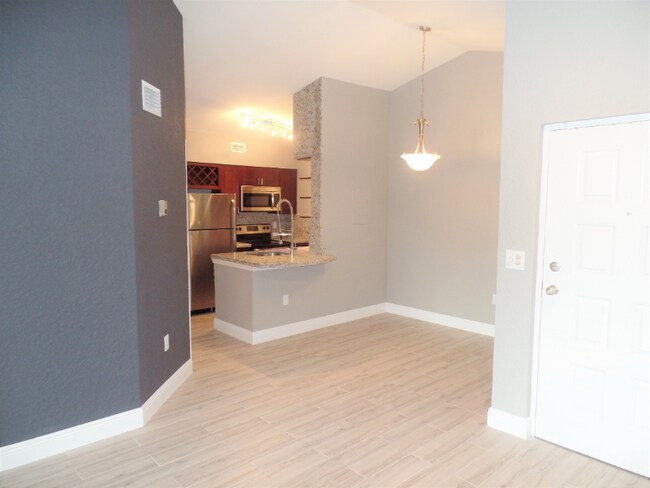 Building Photo - 2803 N Oakland Forest Dr