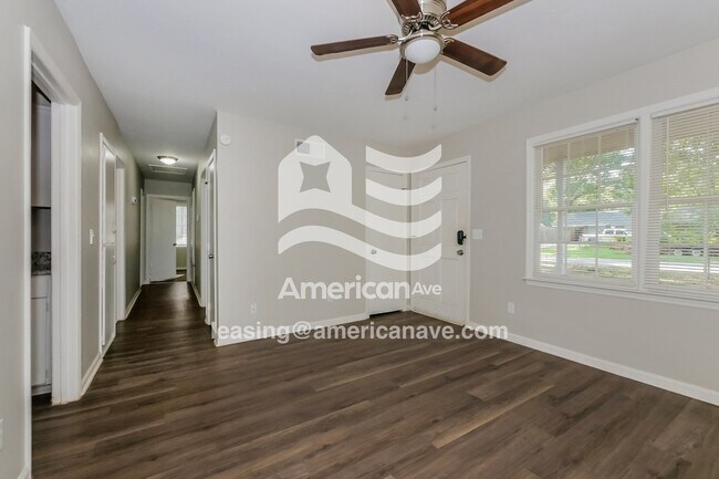 Foto del edificio - 2332 Watkins Dr