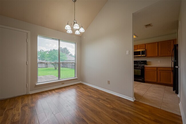 Foto del edificio - 3007 Cloverdale Dr