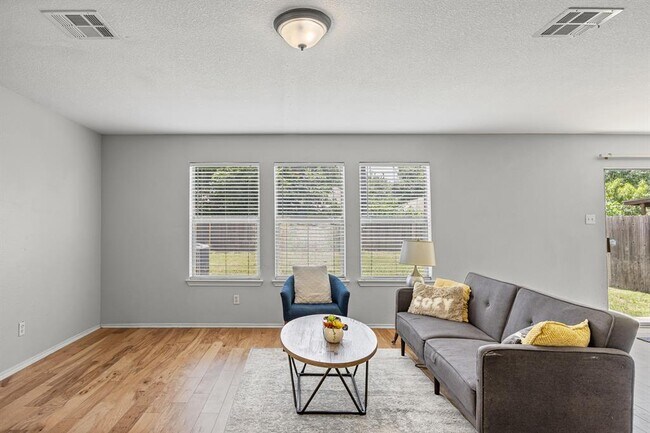 Foto del edificio - 2112 Perkins Pl