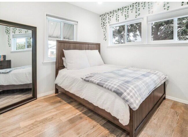 Foto del edificio - 10100 Sophia Ave