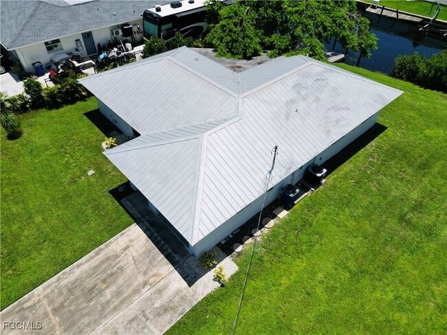 Building Photo - 2241 Club House Rd