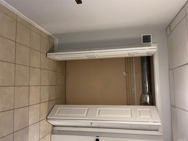 Foto del edificio - 161 Tudor Rd