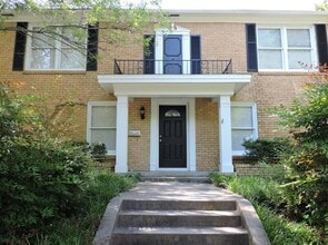 Building Photo - 2309 Pembroke Dr