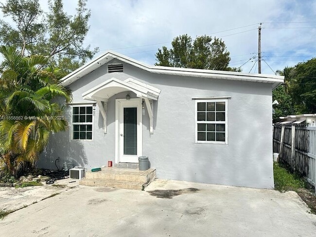 Photo - 1721 McKinley St House
