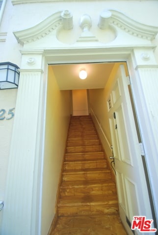 Building Photo - 325 N Palm Dr