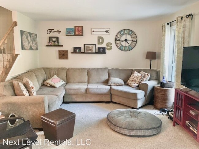 Building Photo - 3 br, 2.5 bath House - 17033 Catalpa Ct