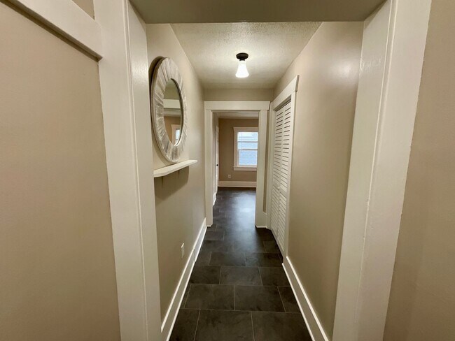 Foto del edificio - Newly Remodeled Upper Unit in Prime Seattl...
