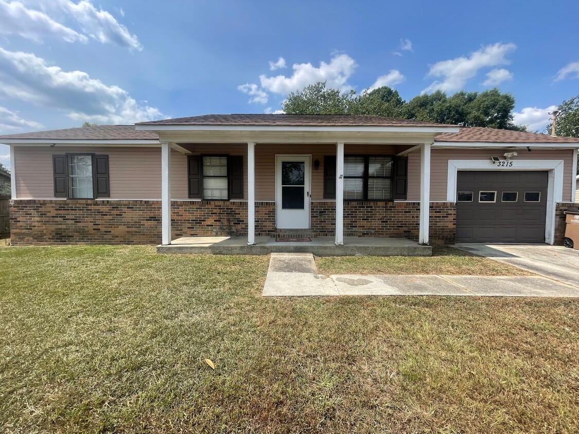 Primary Photo - 3/1 on Sandlin Rd Available 9/9/24!!