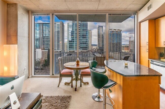 Foto del edificio - 360 Nueces St