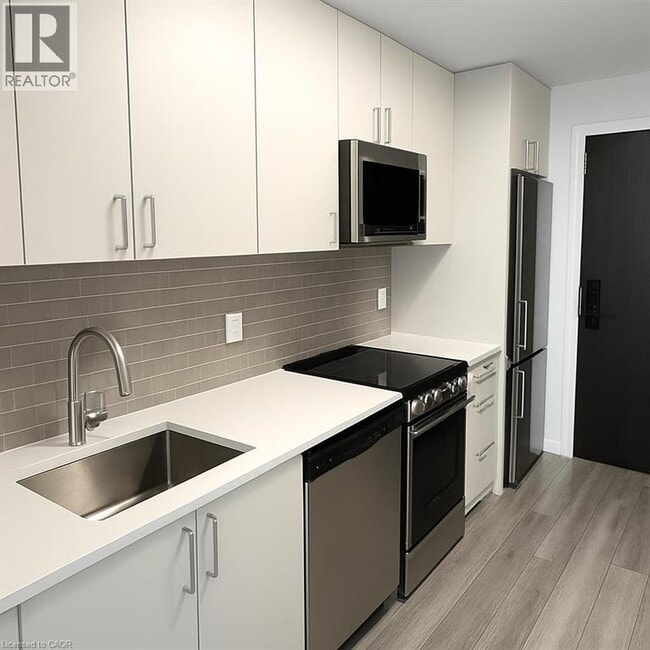 Building Photo - 1005 Dundas St E