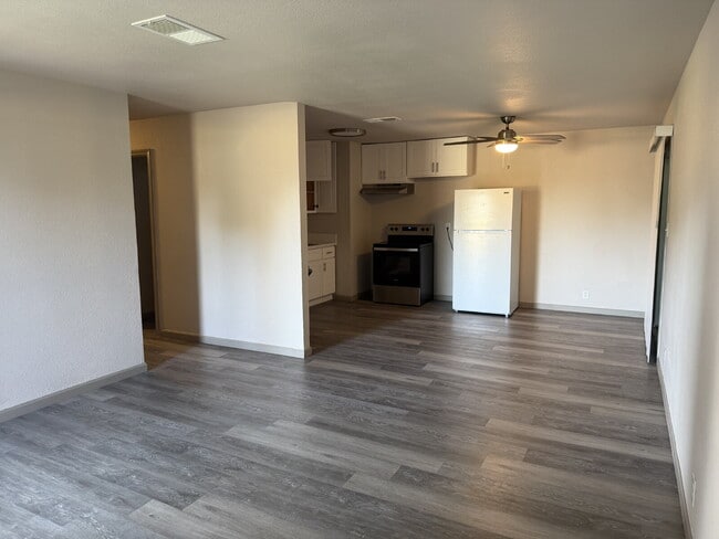 3 Bedroom 2 Bath Move In Ready - 3 Bedroom 2 Bath Move In Ready Apartment