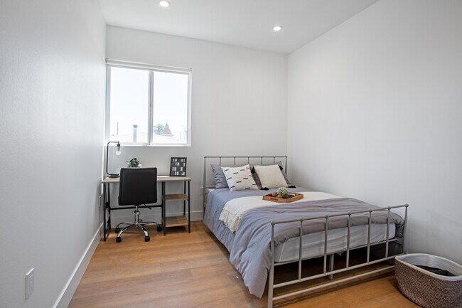 baño privado - 1575 W 35th Pl
