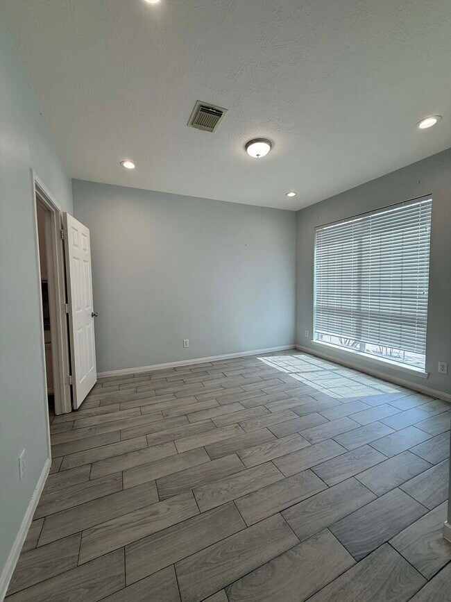 Building Photo - 13814 Bink Ct