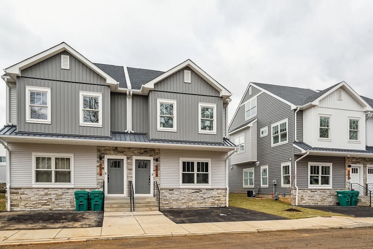 Foto principal - 3613 Golfview Ln