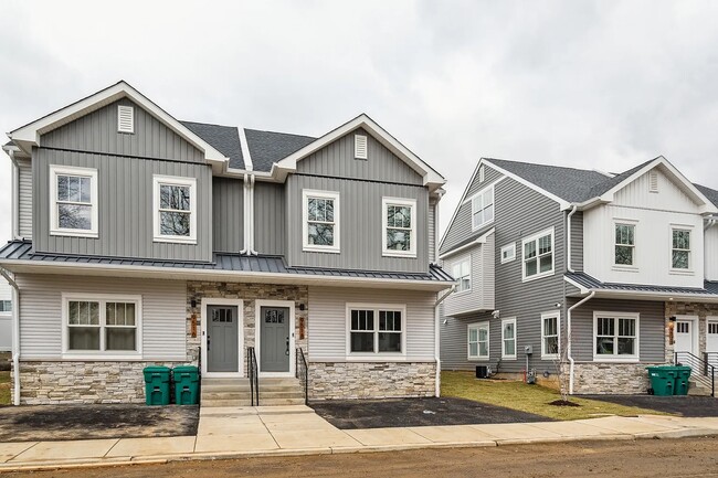 Building Photo - 3613 Golfview Ln
