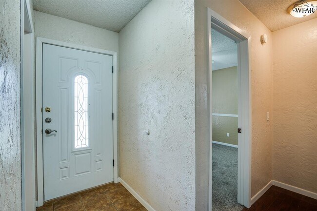Building Photo - 5402 Pebblestone Dr