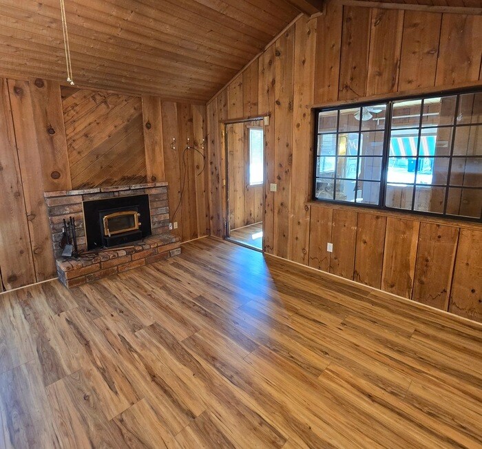 Foto principal - Charming 2-Bedroom + Office Home with Rece...