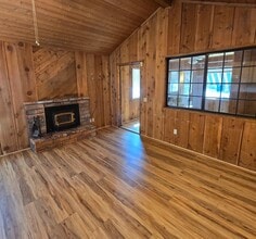 Building Photo - 527 Spruce Ln