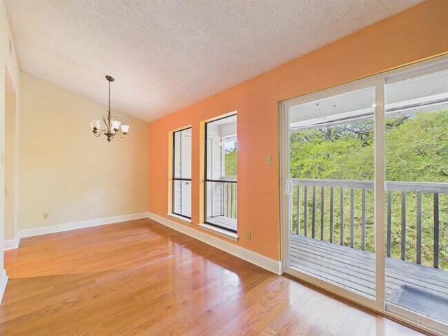 Foto del edificio - 3839 Dry Creek Dr