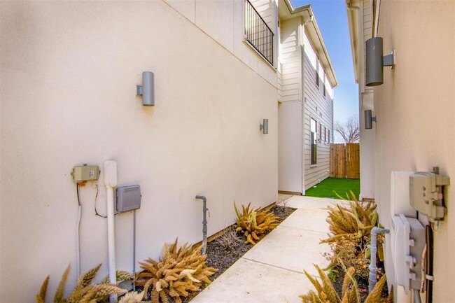 Building Photo - 2511 Garrow St