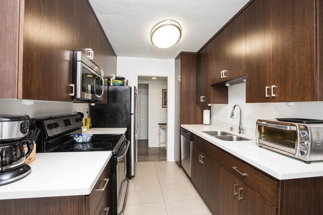 Foto del edificio - 743 N Sweetzer Ave