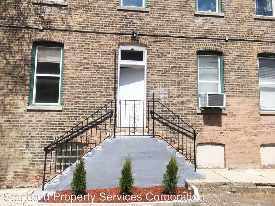 Primary Photo - 2 br, 1 bath Apartment - 2252 S Whipple St.