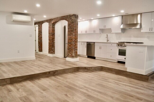 Building Photo - 602 Tremont St