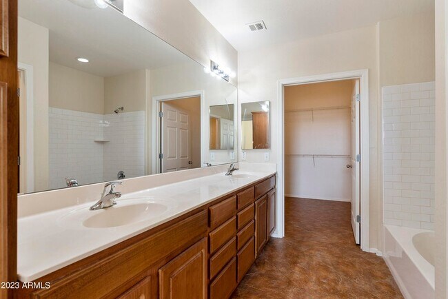 Foto del edificio - 14575 W Mountain View Blvd