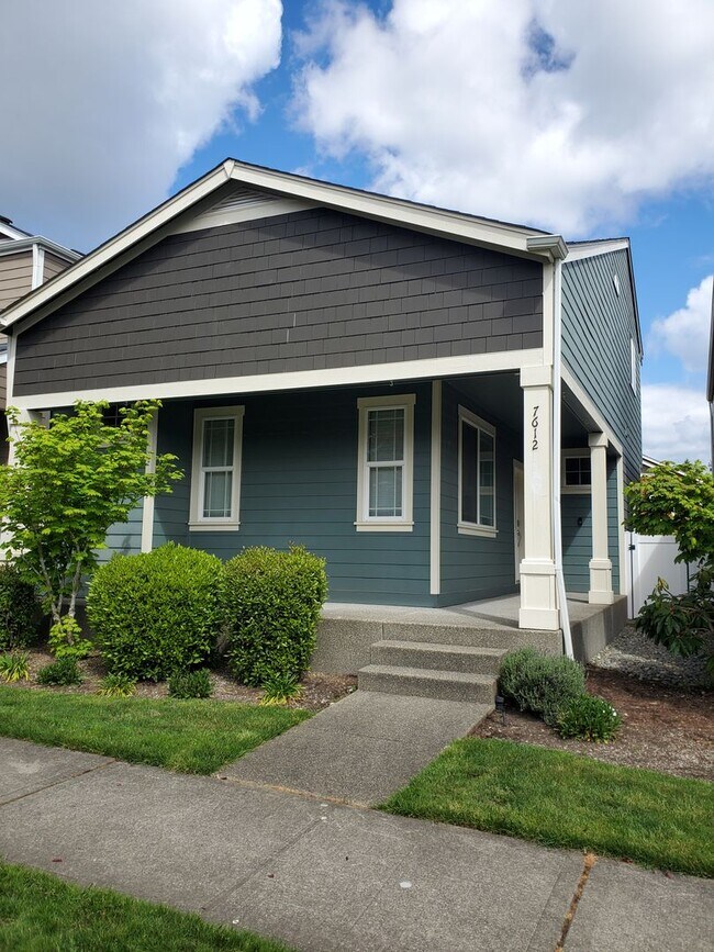 Building Photo - 7612 Kodiak Ave NE