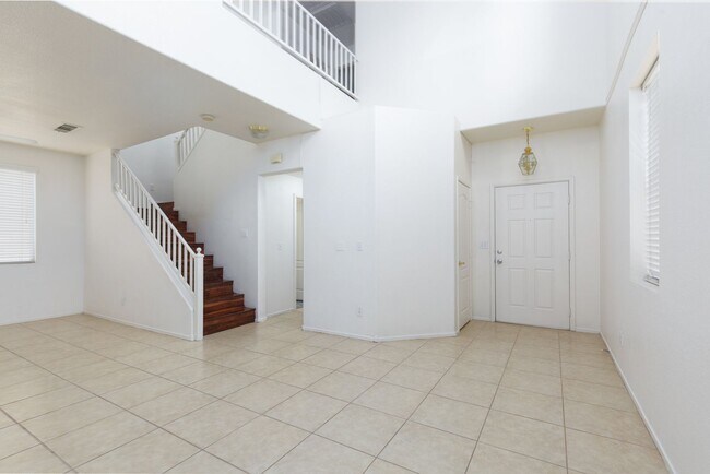 Foto del edificio - Beautiful and Gated 4 bedroom 2.5 Bath!