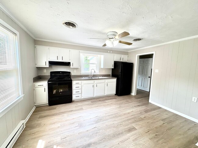 Building Photo - 1705 Eden Ave