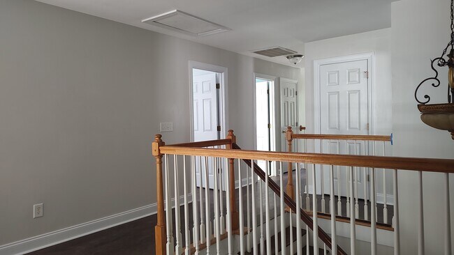 Foto del edificio - 1715 Cranbrook Dr