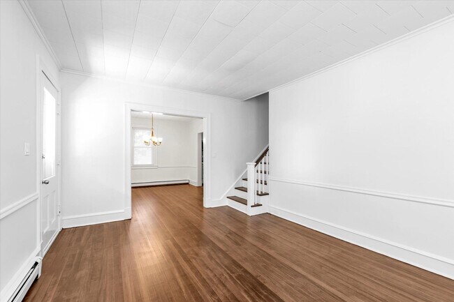 Building Photo - 23 S Bayles Ave