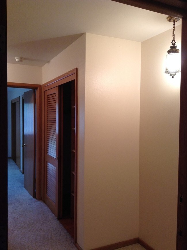 Building Photo - 5240 W Midland Dr