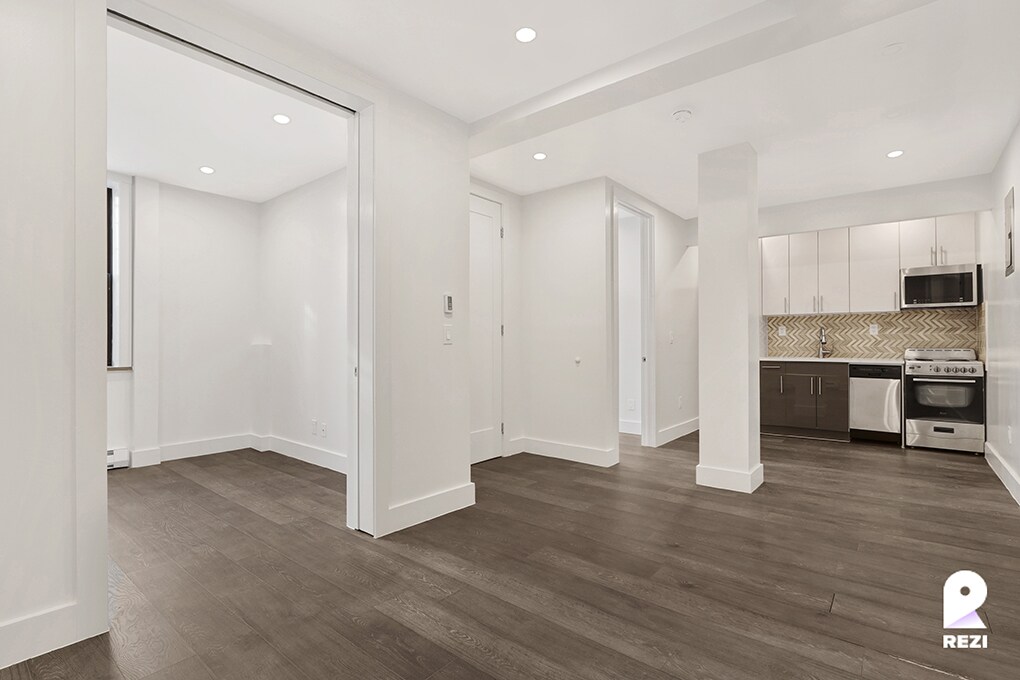 Foto principal - 65 Seaman Ave