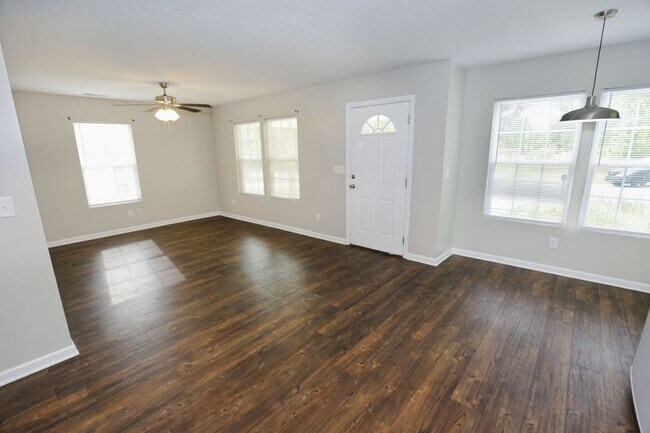 Foto del edificio - Beautiful 3 Bed/ 2 Bath House