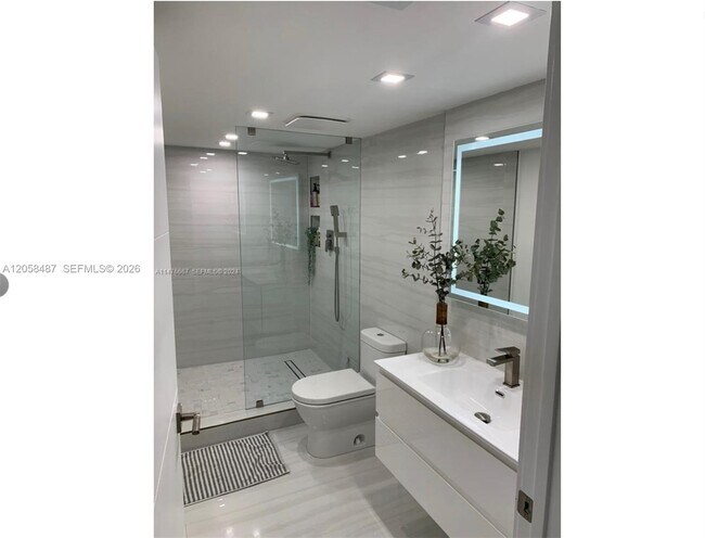 Foto del edificio - 2555 Collins Ave