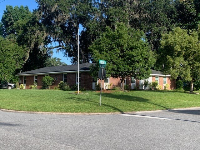 Foto del edificio - 646 Palm Dr