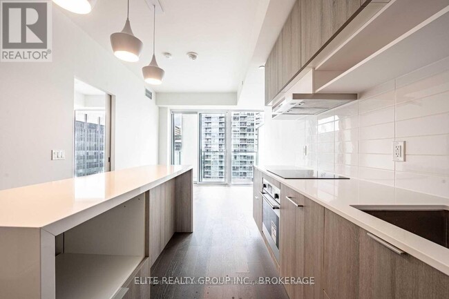 Building Photo - 5-2115 Soudan Ave