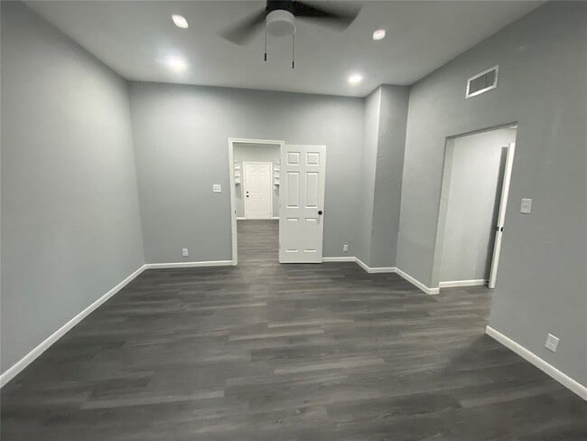 Building Photo - 9205 Intervale St
